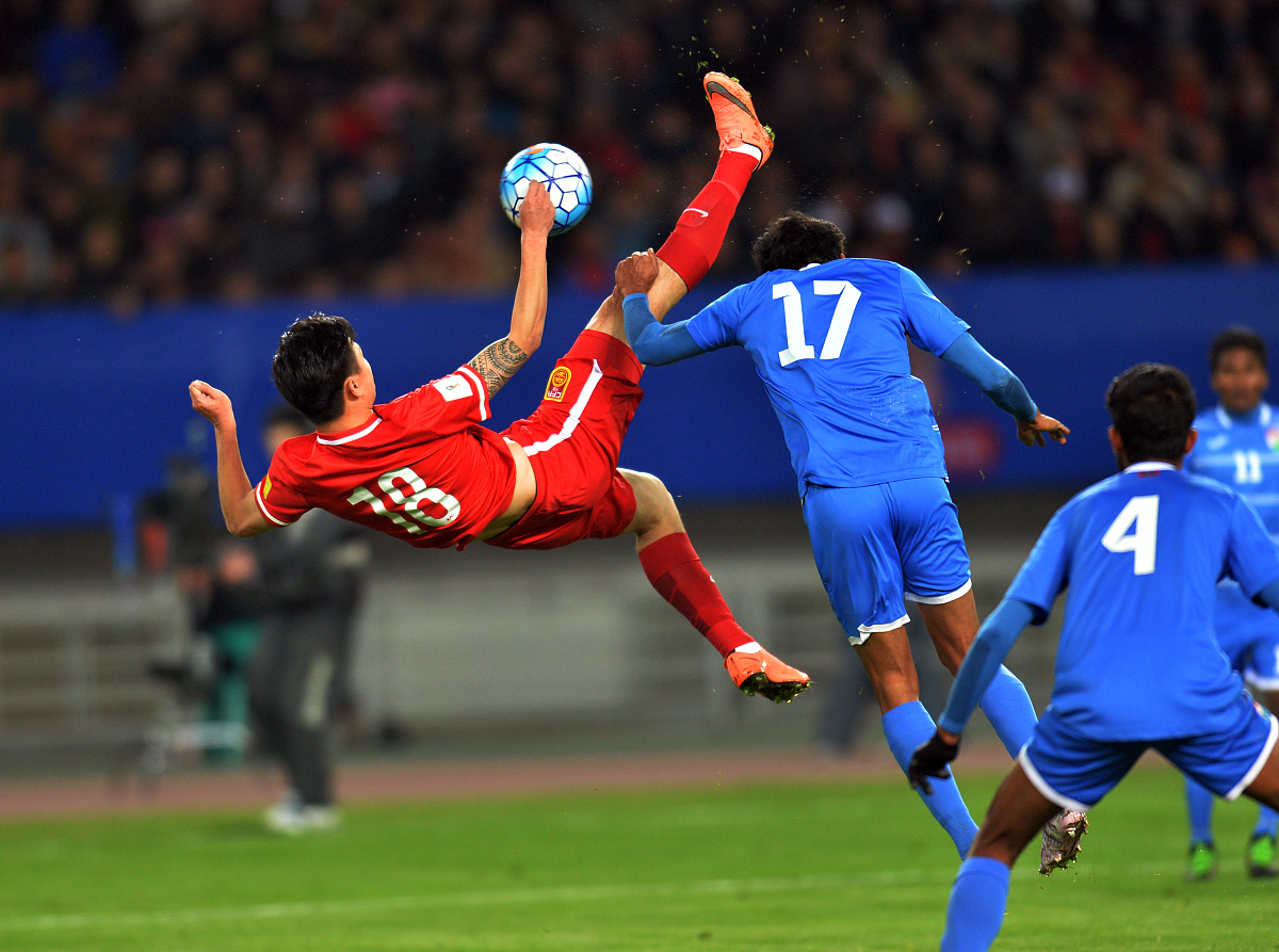 最新足球赛事:球队之间的精彩对决的简单介绍 最新足球赛事:球队之间的精彩对决的简单介绍