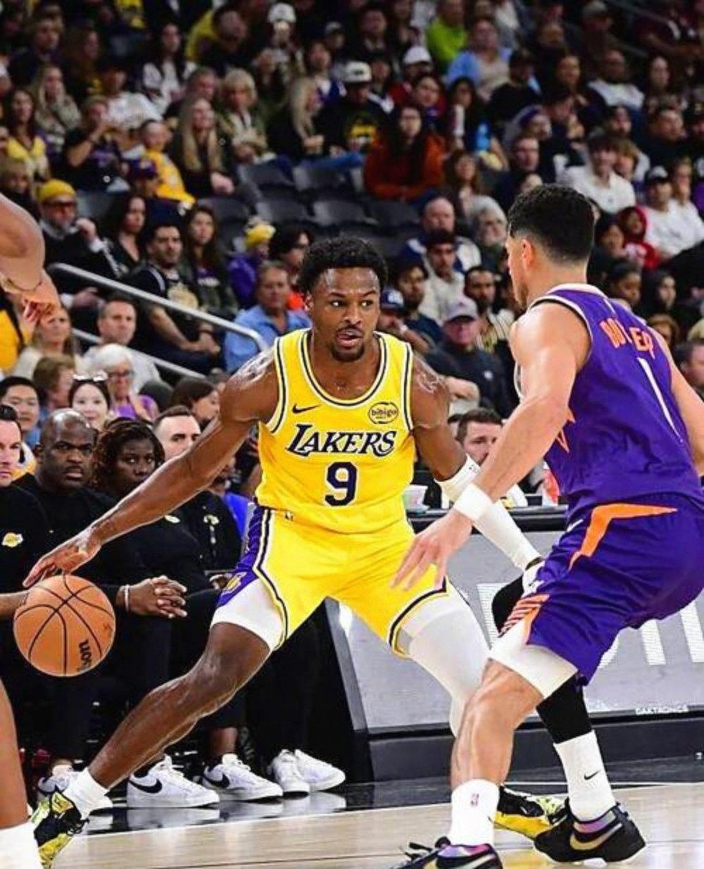 包含湖人队主帅执教风格备受争议，球迷困惑的词条